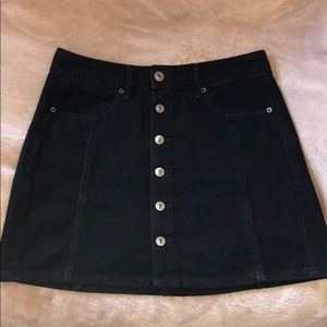 Black button skirt